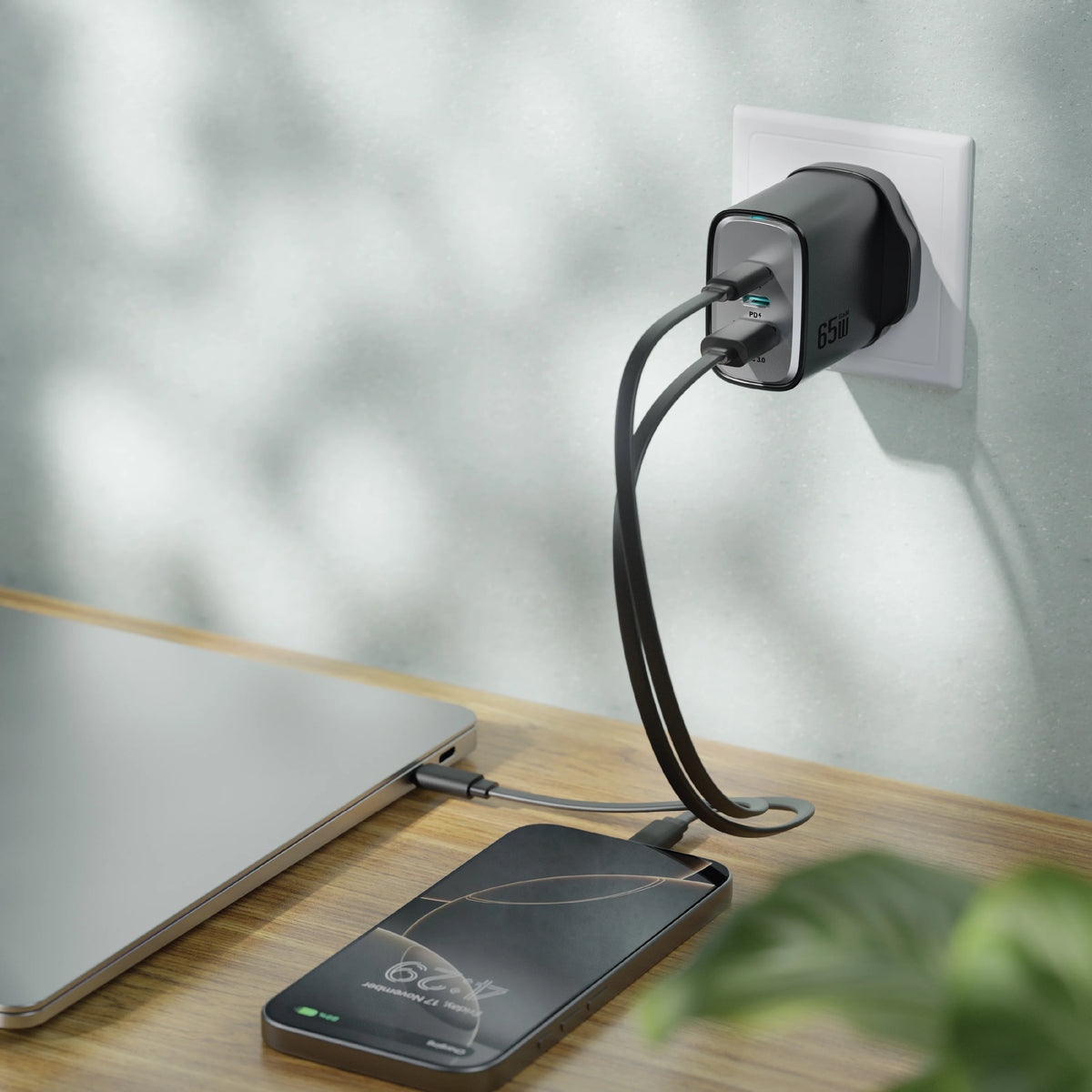 Green Lion Supra 65 WUK Ga NWall Charger USB-A&2 USB-CPorts - Black