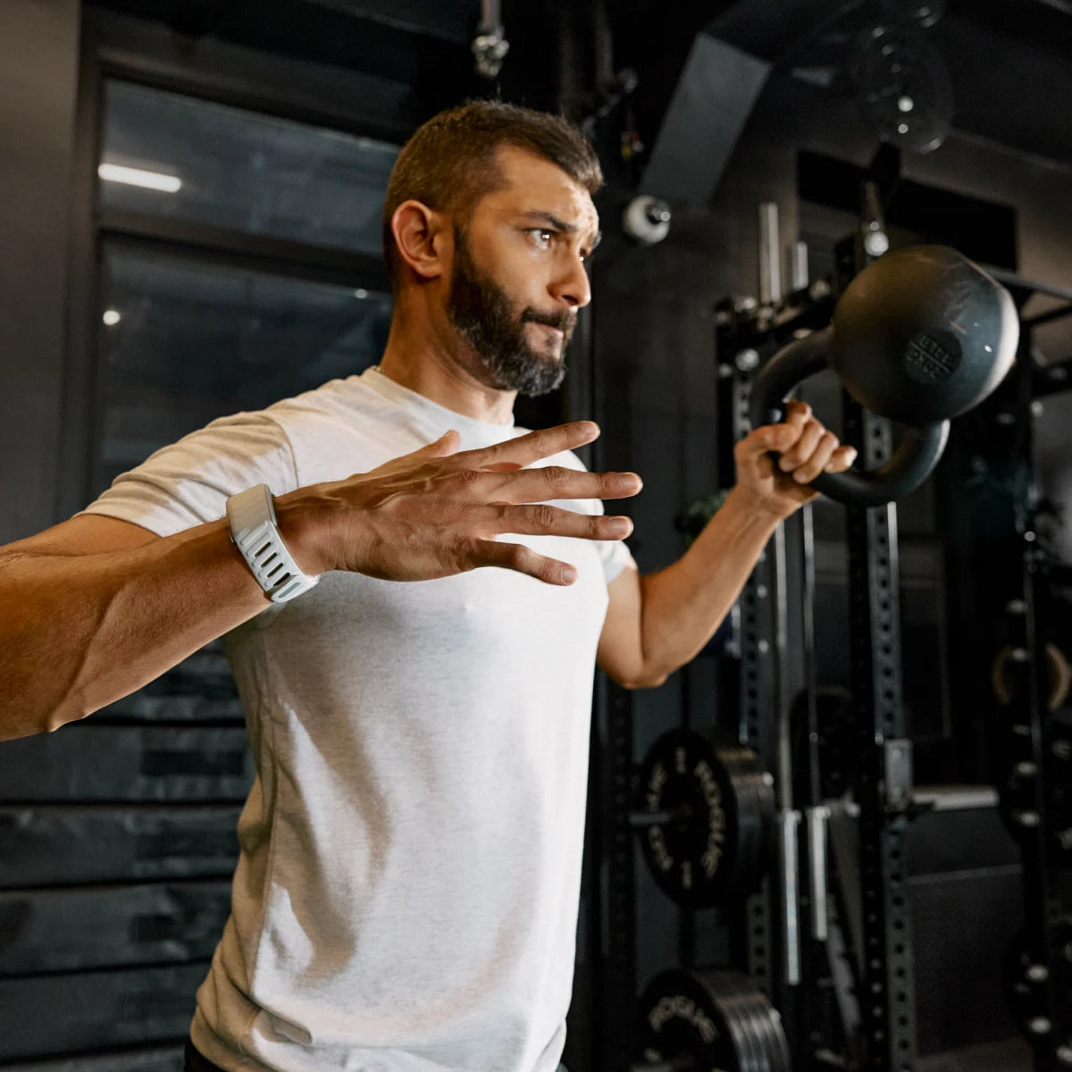 جهاز تتبع النشاطات 5.0/ام جي من وووب - عضويةWHOOP Life  لمدة 12 شهرًا - يمكن ارتداؤه للصحة واللياقة البدنية - متتبع النشاط والنوم على مدار 24/7، تدريب شخصي، عمر بطارية يزيد عن 14 يومًا