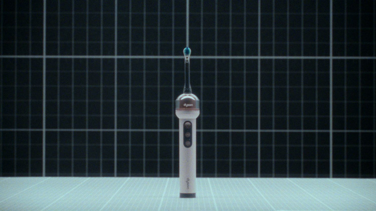 فرشاة الأسنان الكهربائية Dyson CameraJet™ مع خيط مائي — صورة جهاز وملحقات CameraJet رقم 2