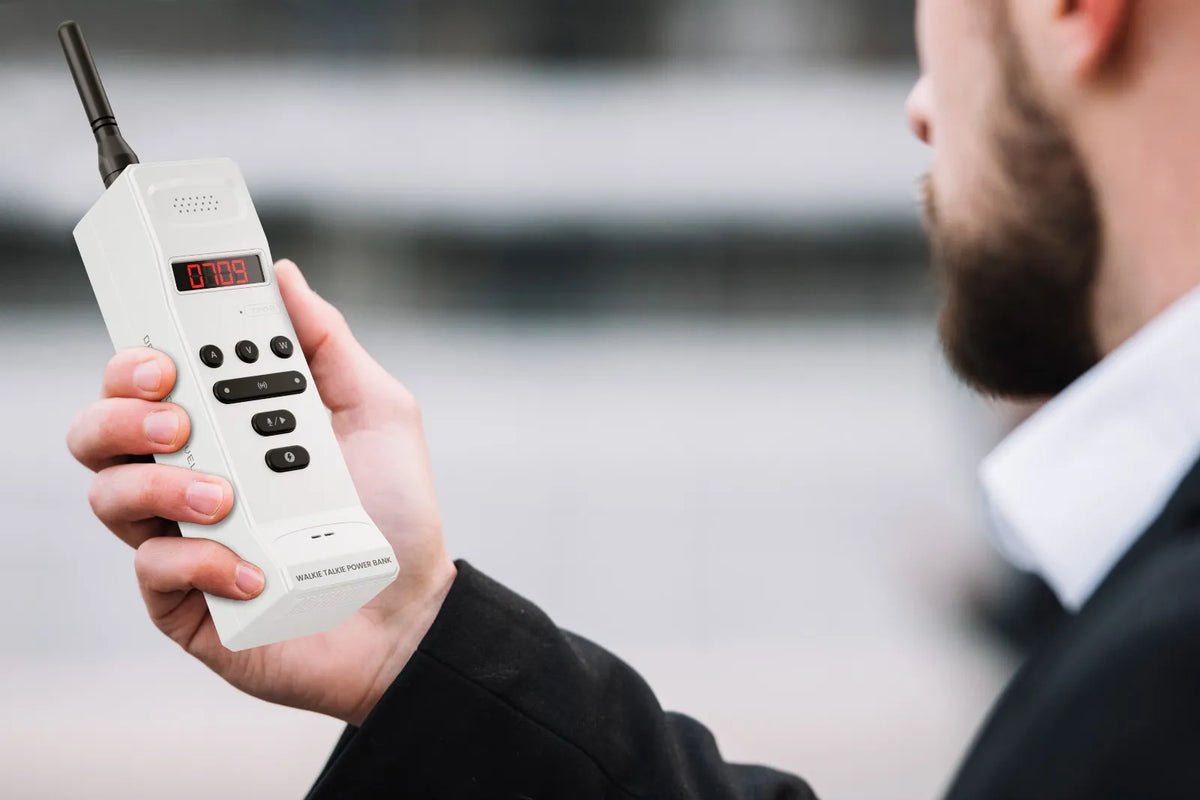 باور بانك ليفيلو Revolt سعة 20000mAh بقدرة 100W مع اتصال لاسلكي – أبيض – تفاصيل المنتج والعبوة