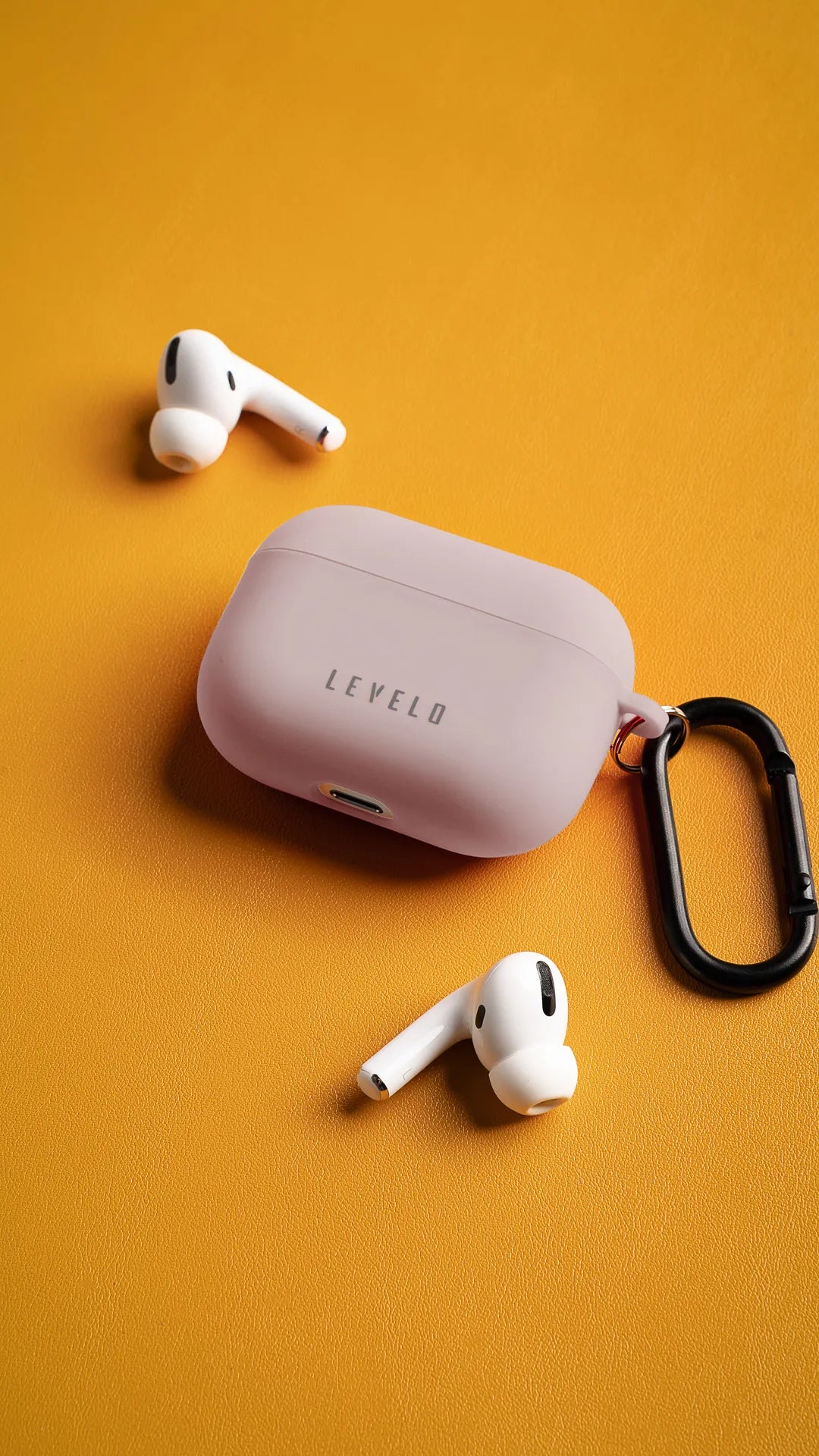 كفر سيليكون ليفيلو Gorra لعلبة AirPods مع مشبك – تفاصيل المنتج والعبوة