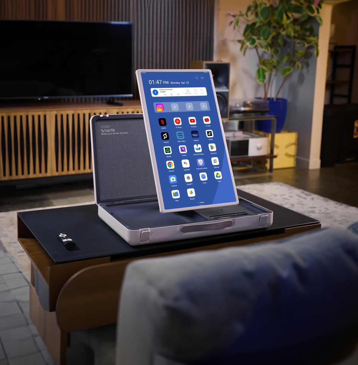 شاشة متنقلة بتصميم حقيبة محمولة ببطارية تكتك 27 بوصة 6800 مللي أمبير Taktik Briefcase Smart Screen