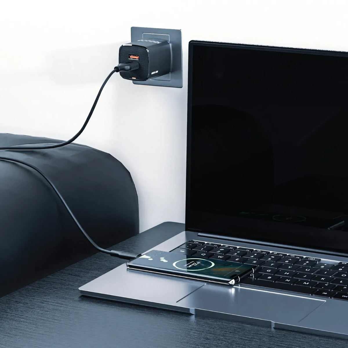 Green Lion Dual Port Wall Charger UKPlug 2 USB-A Port USB-Ato USB-C 1 m Cable - Black – image 5