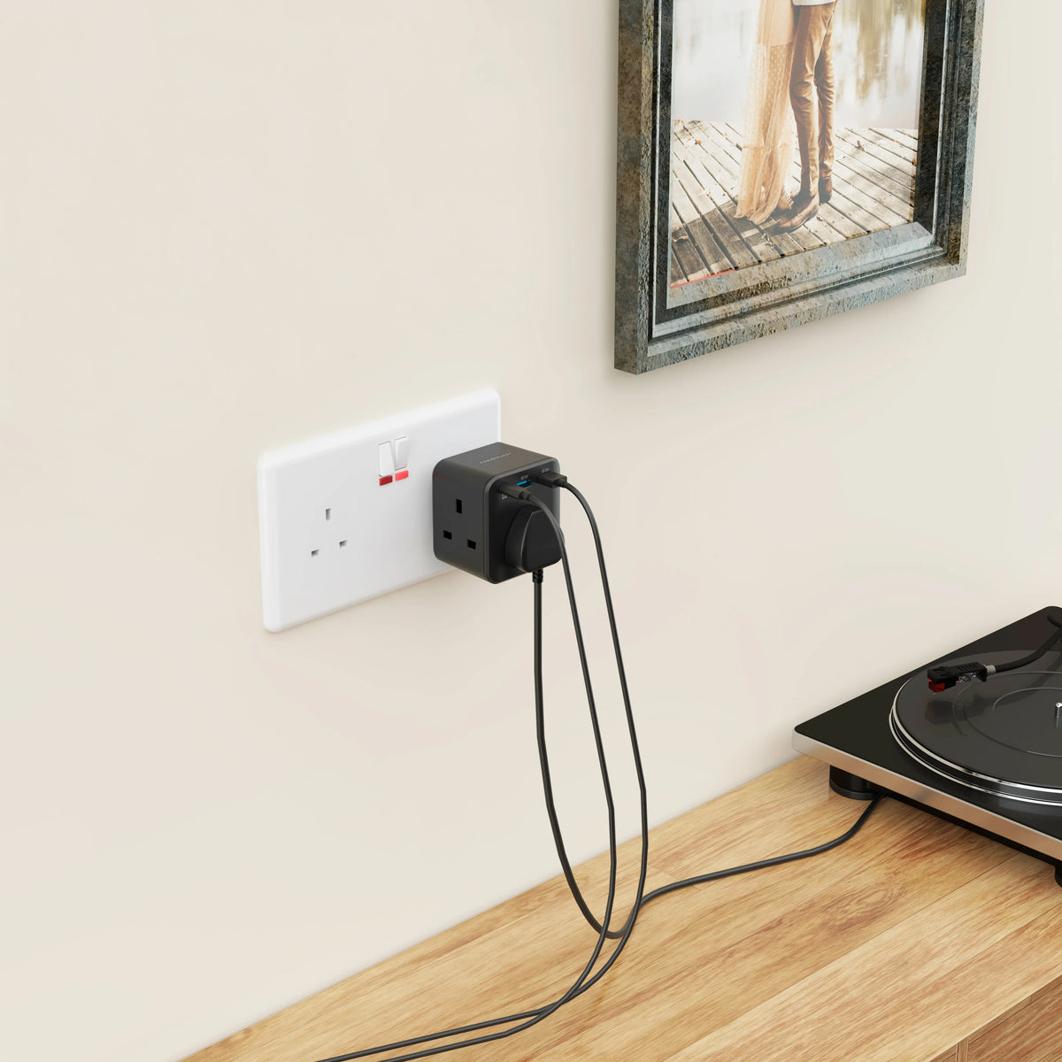 Powerology 3-Outlet Wall Socket With Fast Charging USB -Charge 0%-60% in 35 Minutes for Phoneand Tablets* -Dual Port QC 3.0 Outputs and 20 W PD -Multi-Port Wall Socket -Super Compact -Smart Design - Black – image 1