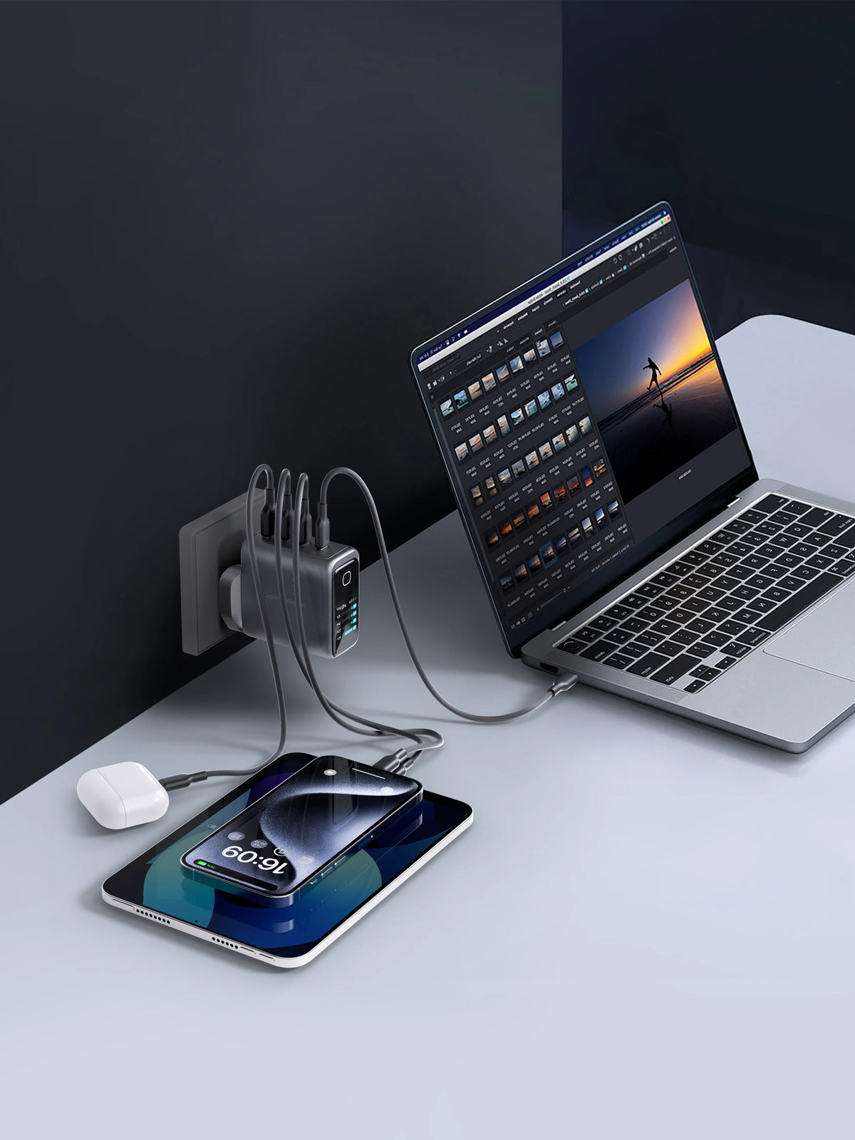 Powerology Voltflow Ga N Wall Charger PD 140 W with USB-C-C Cable - Black – image 4